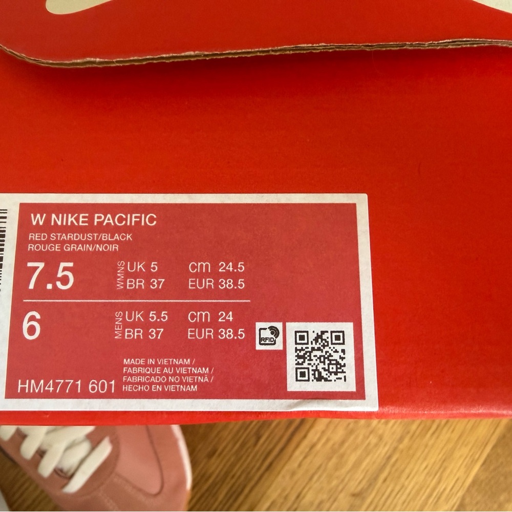 Nike Pacific Sneakers - Picture 3 of 5